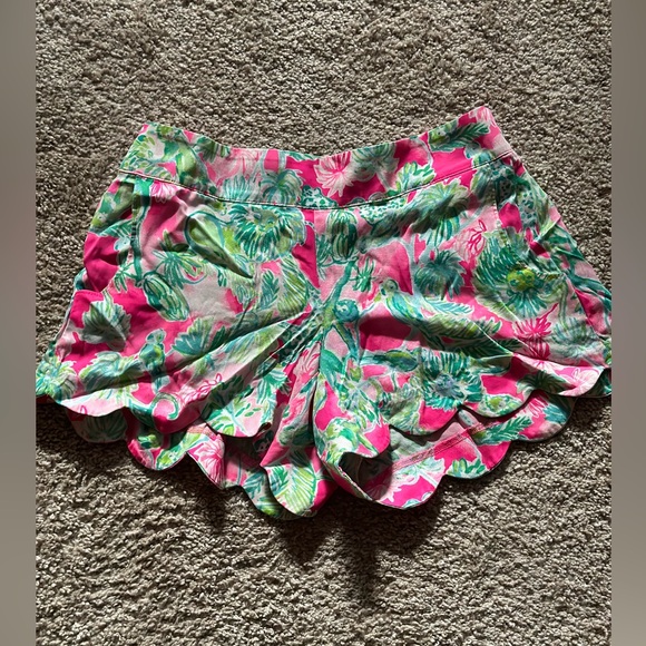 Lilly Pulitzer Scallop Shorts - Picture 2 of 3